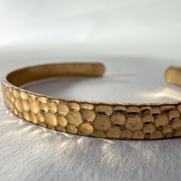 Hammered Gold Tone Open Bangle Bracelet – Chic & Elegant ✨💛 - Picture 2 of 7